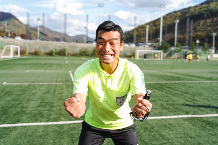 발달장애인과 비장애인이 하나가 되는 놀라운 축구공의 마법 "통합축구 계속 가야~돼!"