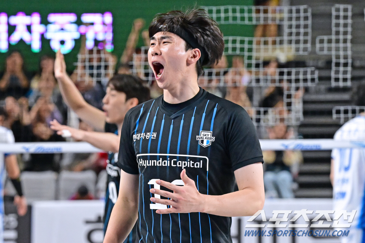 1R 1위 블랑 감독 "레오-허수봉 의존 보완해야. 전광인은 활력을 불어…