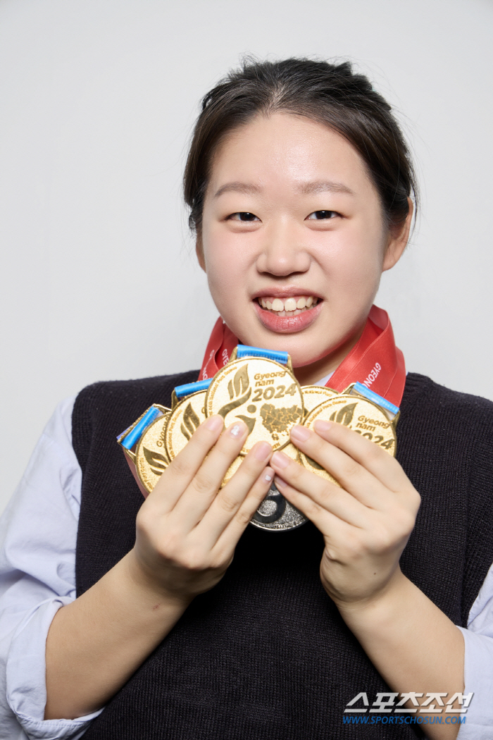 '수능 앞둔 고3 MVP'김윤지의 품격...장애인체전 상금300만원 푸르…