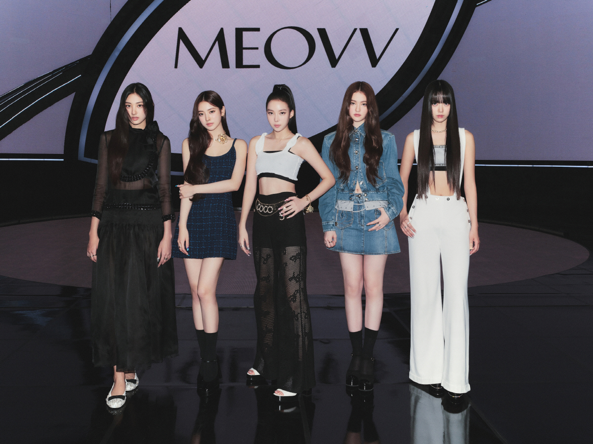 괴물 신인 MEOVV, 초고속 컴백 예고…새로운 ‘BODY’ 콘셉트 기대…