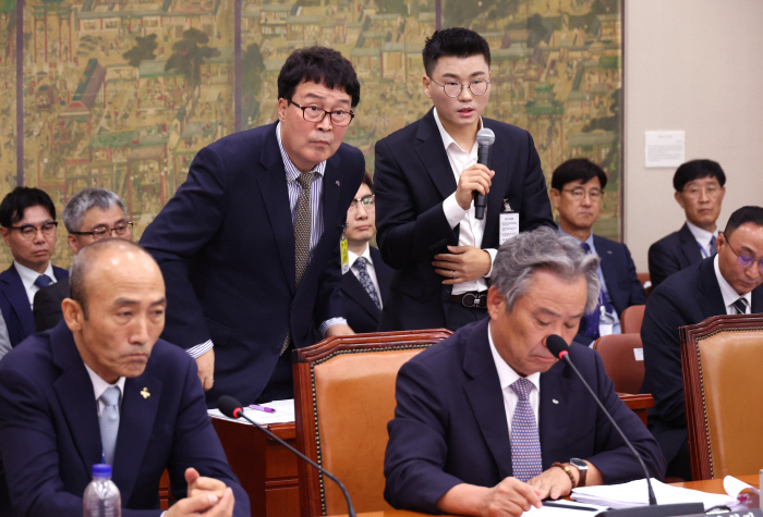 문체부 발표 이후 내분-불만 커진 배드민턴계 왜?…600여명, 회장 해임…