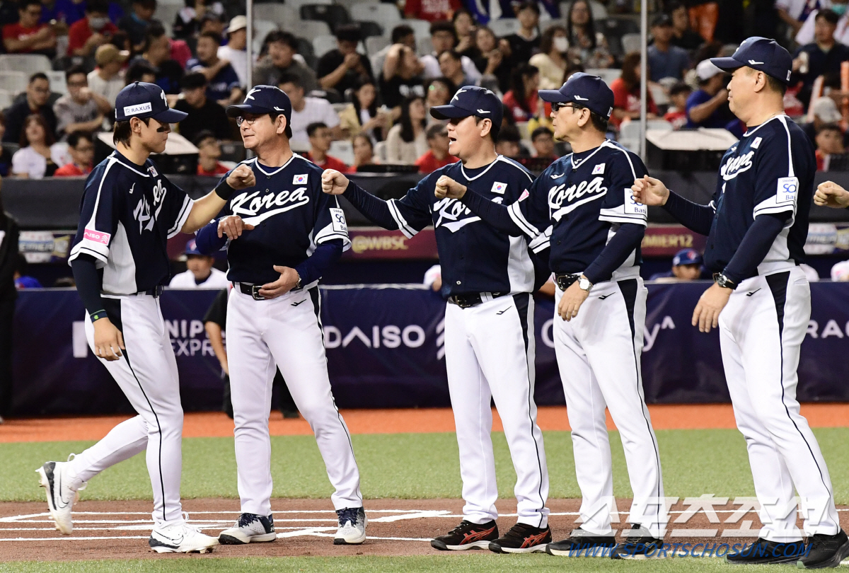 '악몽의 2회' 타이베이의 눈물…류중일호, 대만에 3:6패 '도쿄행 난망…