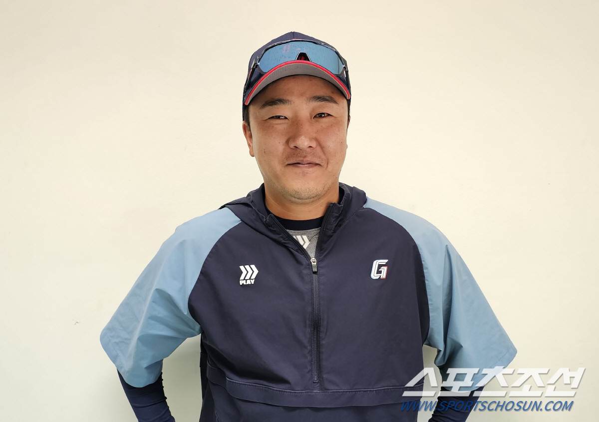 "강민호? 배아파서 전화도 안했다" 마캠에 나타난 37세 베테랑의 미소 …