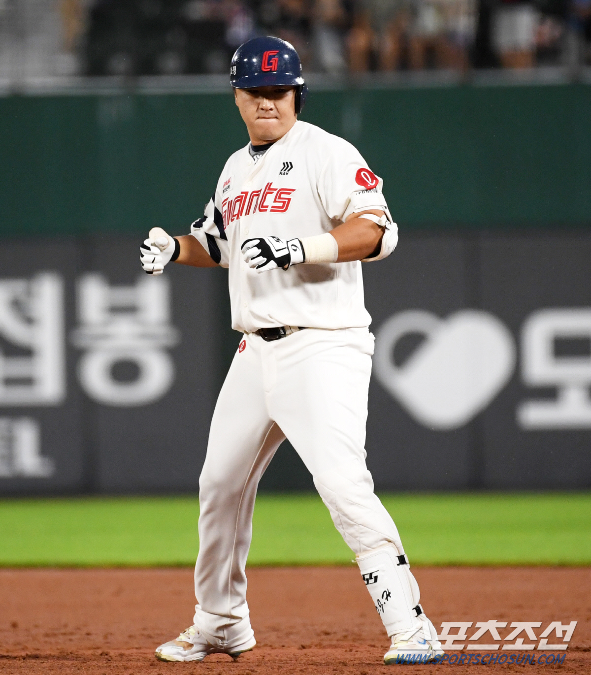 "강민호? 배아파서 전화도 안했다" 마캠에 나타난 37세 베테랑의 미소 …