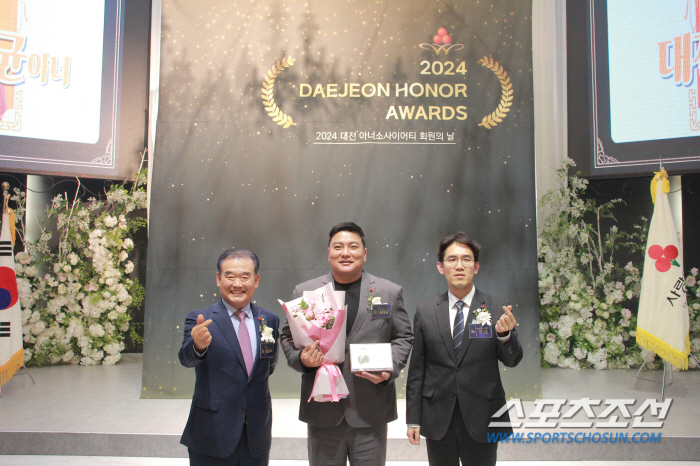 "야구로 받은 걸 나눠줘야죠" 한화 '52번' 레전드 김태균의 진심, 이번 주말 후배 오선진과 용인서 재능 기부