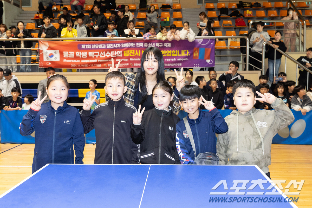 "유빈언니 예뻐요!""나눔이 힐링" 신유빈,당진유소년탁구페스티벌 뜨거운 …