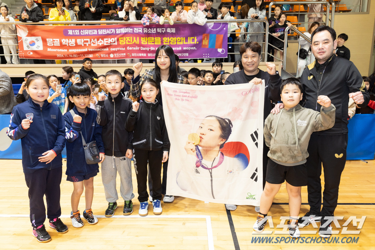 "유빈언니 예뻐요!""나눔이 힐링" 신유빈,당진유소년탁구페스티벌 뜨거운 …