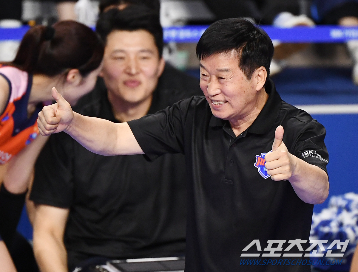 '현대건설 기다려!' 리그 1등 빅토리아 '30점 폭격', IBK기업은행…