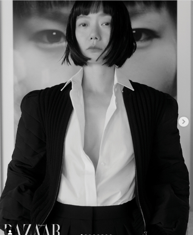 배두나, 단추 너무 풀었나 '과감 가슴+백리스 노출' 베니스 '들썩'