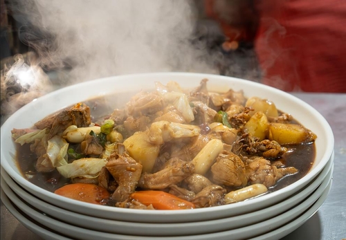 막 조리된 안동찜닭 [사진/성연재 기자]