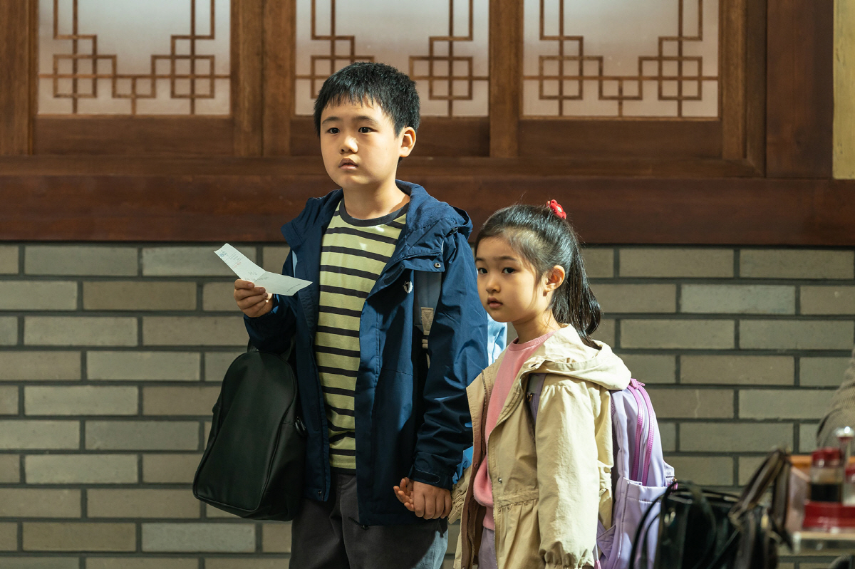 "울다가 웃게 되는 영화"…김윤석X이승기 '대가족', 관람포인트 셋