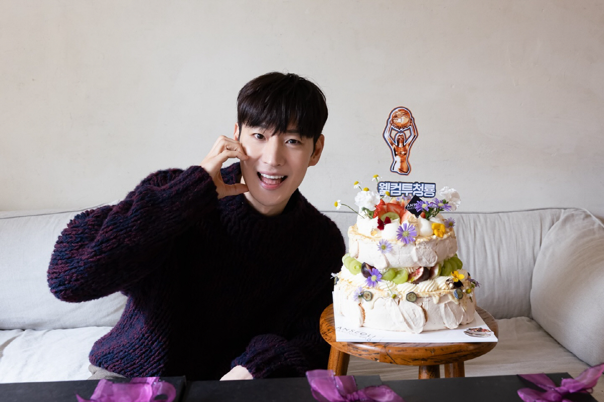 [SCin스타] "힘내보겠습니다" '청룡' 새 MC 이제훈 소감에 팬들 …