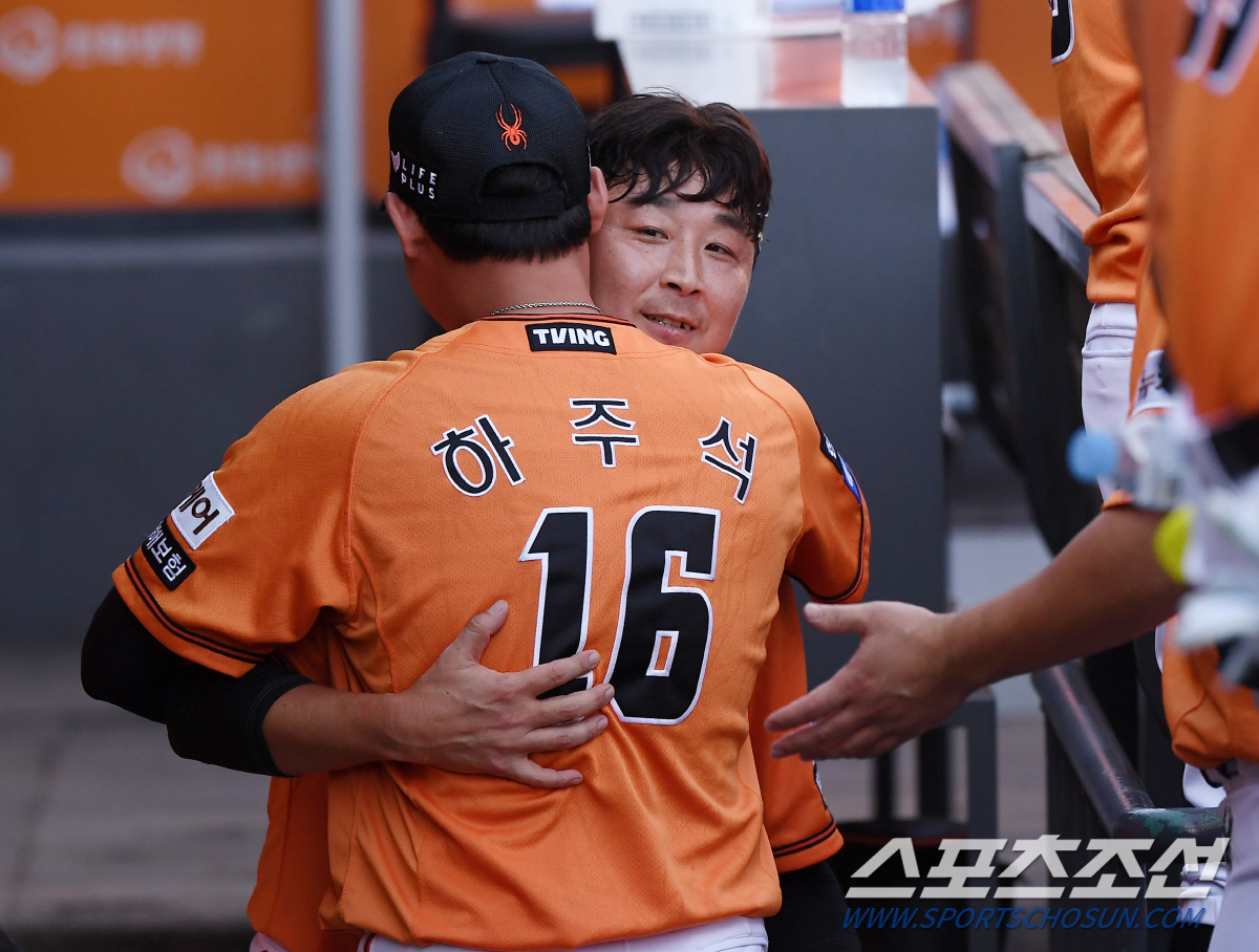 '6일간 8명→열흘간 계약無.' 열흘 더 기다려... '상무 입대 12월…