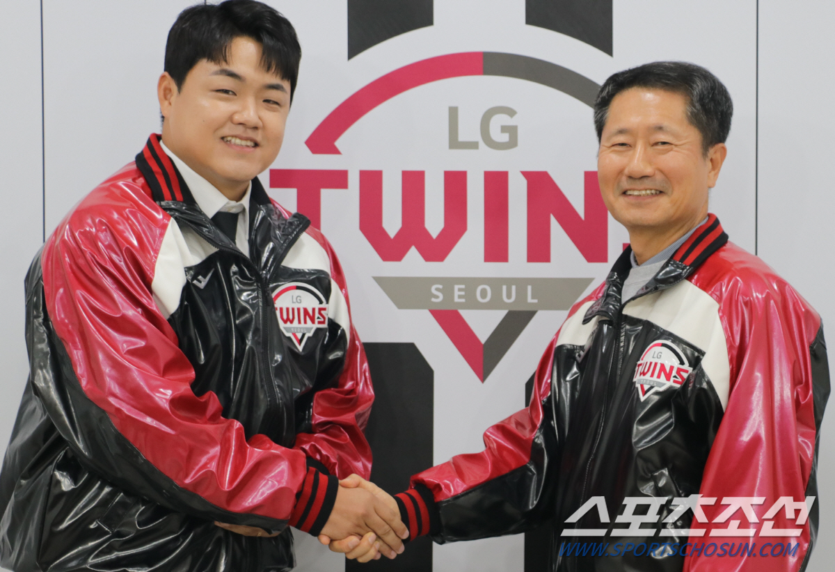 '6일간 8명→열흘간 계약無.' 열흘 더 기다려... '상무 입대 12월…