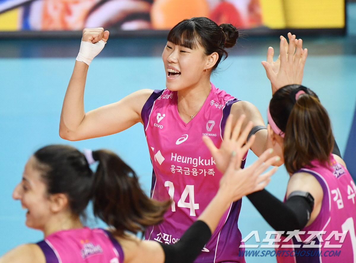 챔프전까지만 갔던 흥국생명. 김연경 의존도 줄어들까. 외국인보다 많은 2…