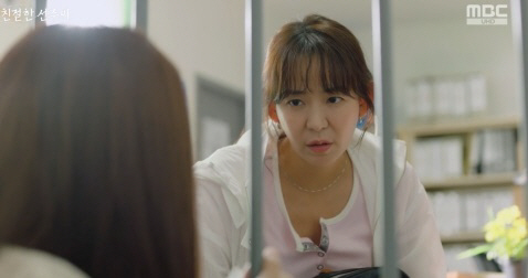 [SC리뷰] 심아영, 남편 바람 목격…불륜 아닌 스릴만 즐길 뿐?('친절…