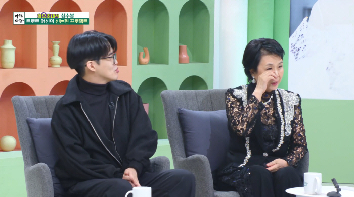 심수봉 아들, 123만 유튜버였다 "母 이혼→재혼으로 가출..이복동생들에…