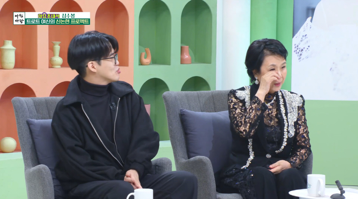 심수봉 아들, 123만 유튜버였다 "母 이혼→재혼으로 가출..이복동생들에…
