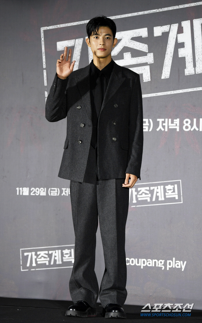 [포토] 로몬 '완벽한 비율'