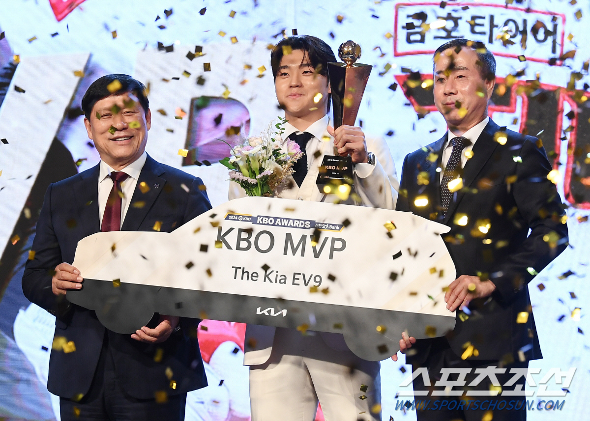 '역대 최초 2000년대생 MVP' 한국 야구 미래까지 생각하는 슈퍼스타…