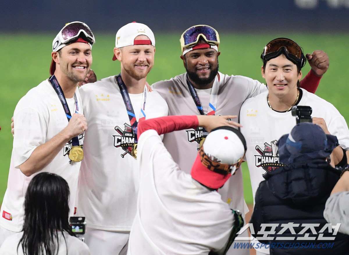 충격적 턱 골절 이후 기적의 복귀…감동한 네일, 재계약 도장 찍었다[공식…