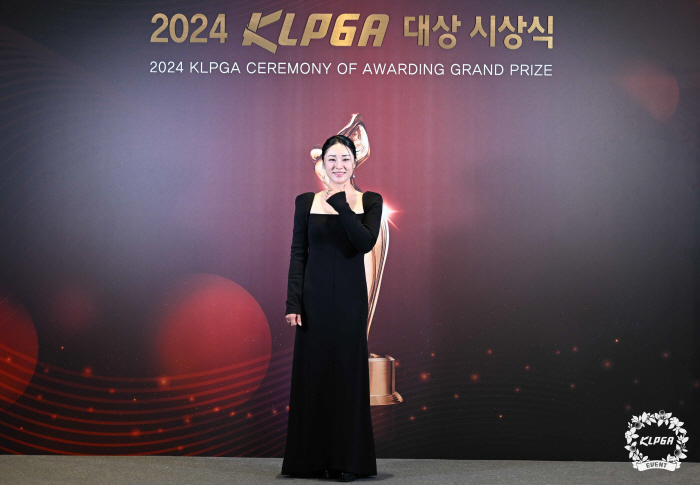 "잊을 수 없는 2024년" 끝내 울먹인 윤이나, KLPGA 대상 수상, 역대 12번째 3관왕 피날레...신인왕 유현조, 기량발전상 배소현