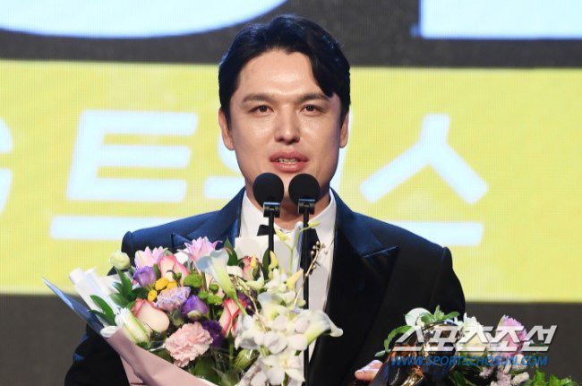 "나도 도환이형 처럼..." 최고 포수가 된 날 떠난 선배를 소환한 65…