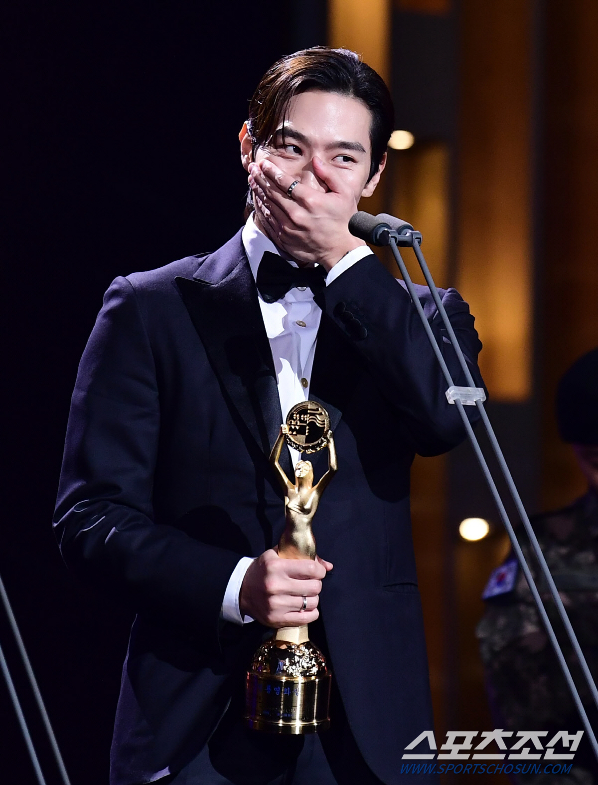 [청룡영화상] '대도시' 노상현, 김고은까지 울린 신인남우상 "받을수 있…