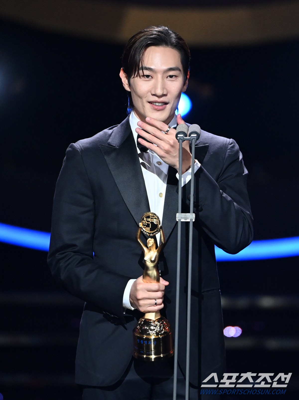 '남녀신인상' 노상현·박주현 "작품서 만난 배우들 덕분에 받은 상" 울컥…