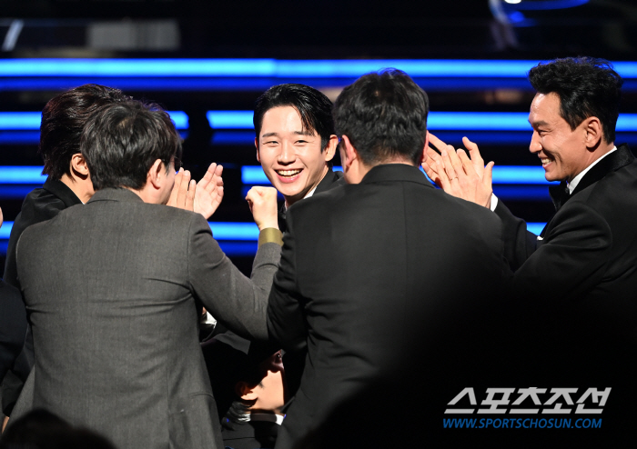 [포토] 정해인-황정민 '진심으로 축하'