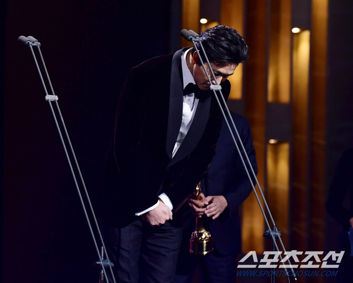 [청룡영화상] 정우성 "혼외자 논란, 질책도 책임도 안고가겠다"…스캔들 …