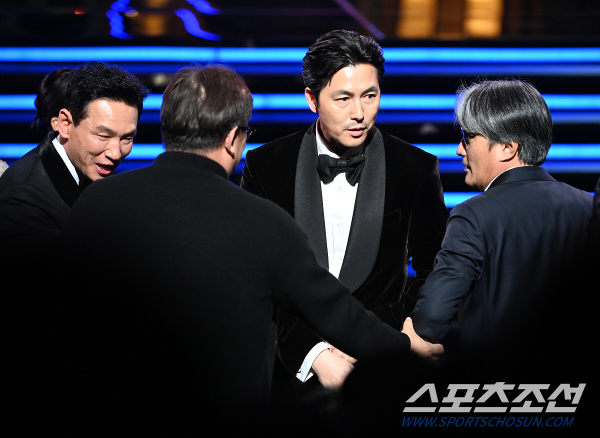 [청룡영화상] 정우성 "혼외자 논란, 질책도 책임도 안고가겠다"…스캔들 …