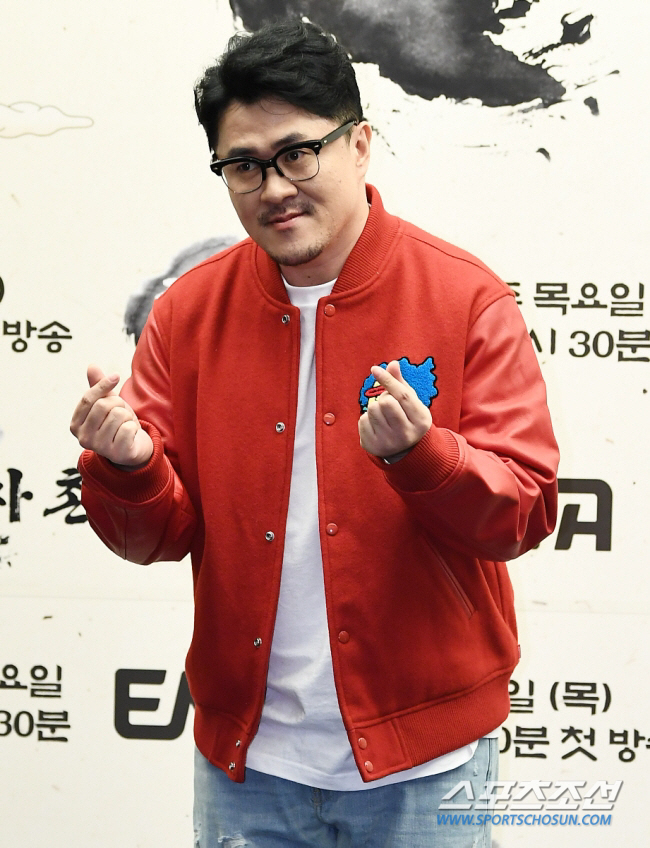 데프콘, ♥17세 연하와 열애설 터졌다 "천천히 알아가는 중"('동훌륭'…