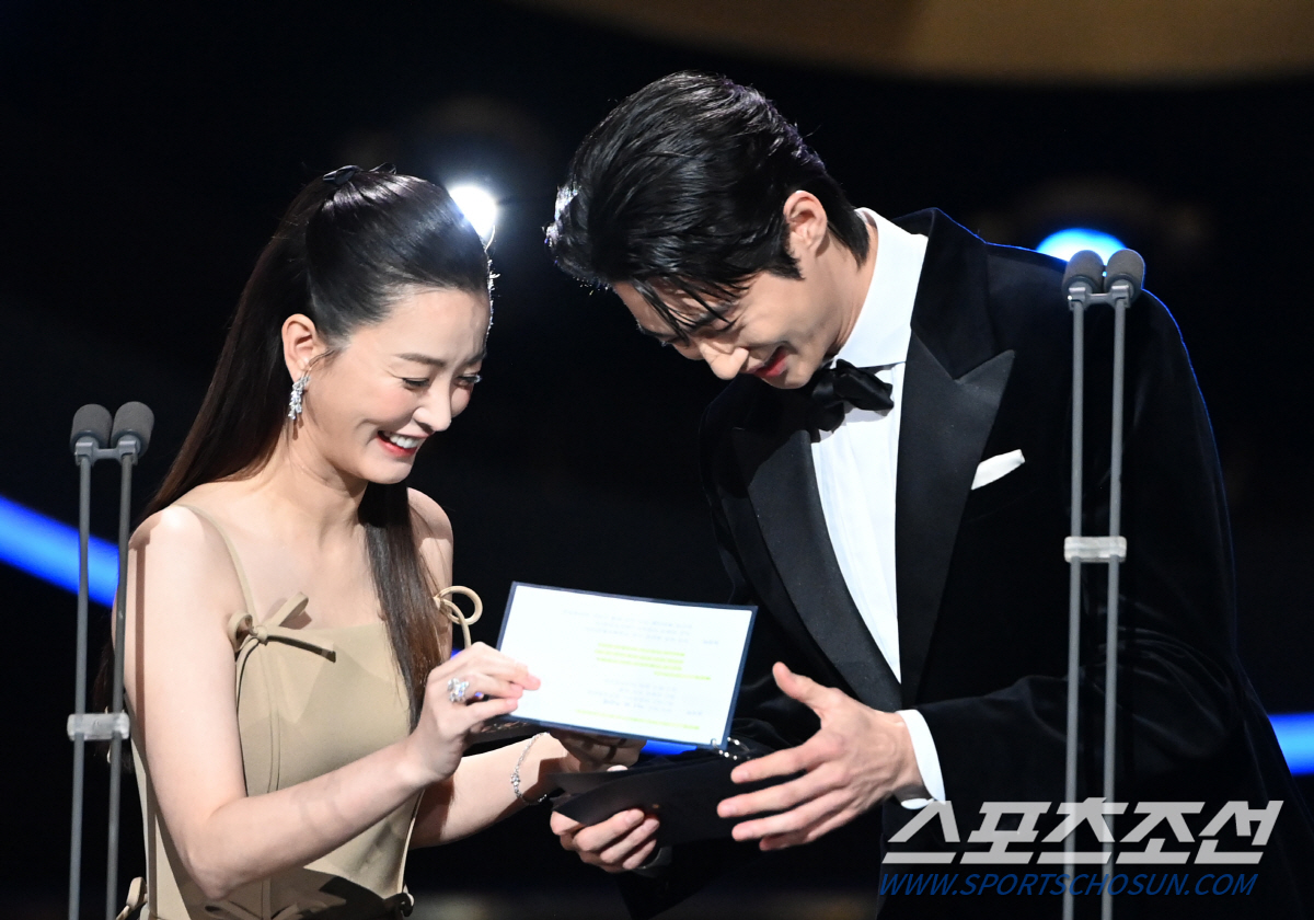 [포토] 변우석, 정유미와 환상 호흡