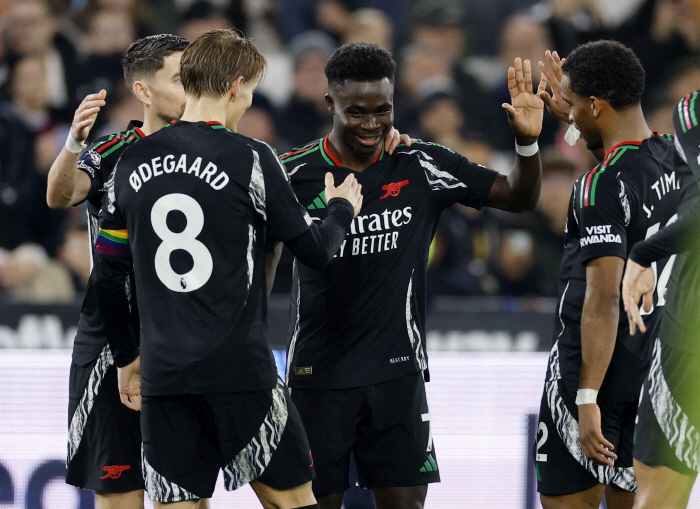 '4-0→4-2→5-2' 경기 시작 34분 만에 팬들은 집으로, 전반에만…