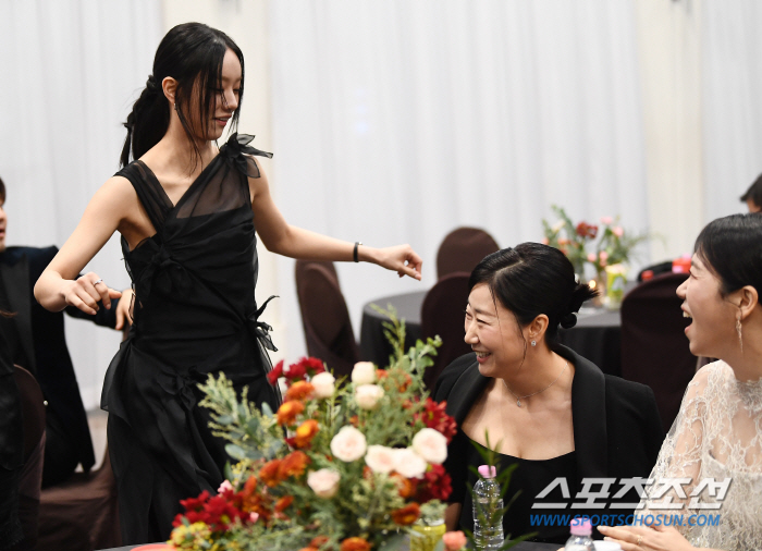 라미란 앞에서 춤 춘 혜리, 시상식 내내 들썩들썩...덕선+필선이는 어디…