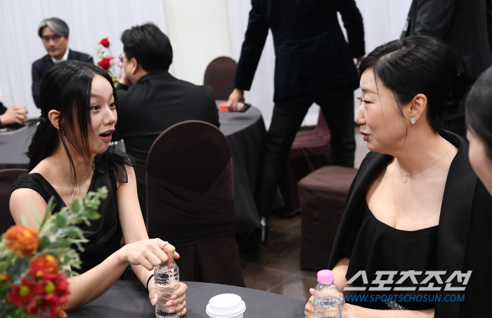 라미란 앞에서 춤 춘 혜리, 시상식 내내 들썩들썩...덕선+필선이는 어디…