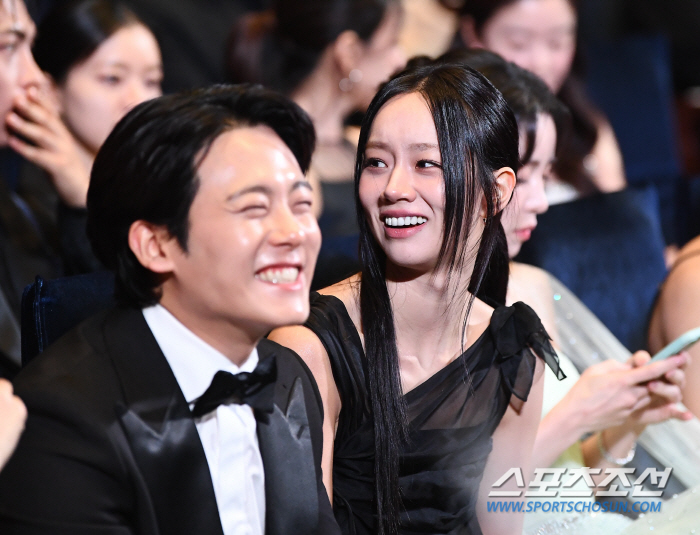 라미란 앞에서 춤 춘 혜리, 시상식 내내 들썩들썩...덕선+필선이는 어디…