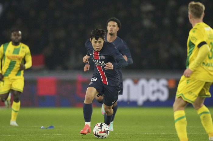 "충격 평점 3점"→"코멘트조차 없었다" 이강인 '골대 불운', PSG …