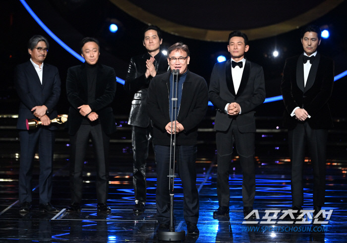 [청룡영화상] 작품상 '서울의 봄' 4관왕..김성수 감독 29년만 첫 청…