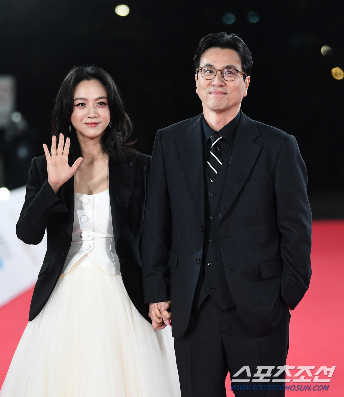 [청룡영화상] '화이트' 한지민→'블랙' 김고은…'청룡'의 밤 환하게 밝…