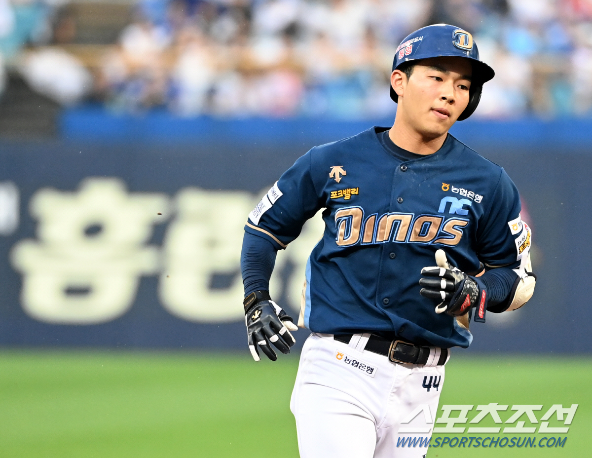 '16홈런' 이적 후 커리어하이! 1살 어린 MVP 보며 배운다 "멋있고…