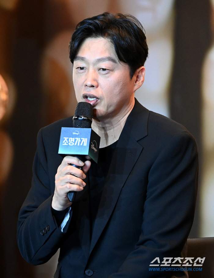 [포토] 김희원 감독, '조명가게' 연출했습니다