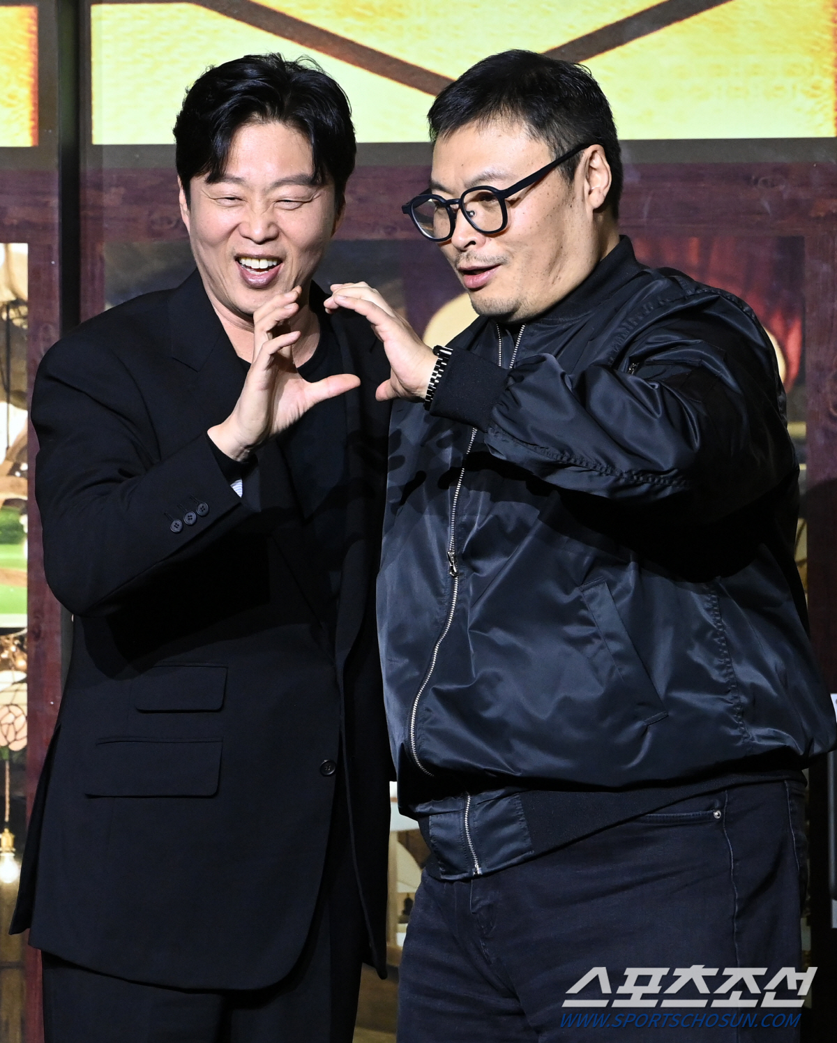 [포토] 김희원 감독-강풀 작가, 함께 만든 하트