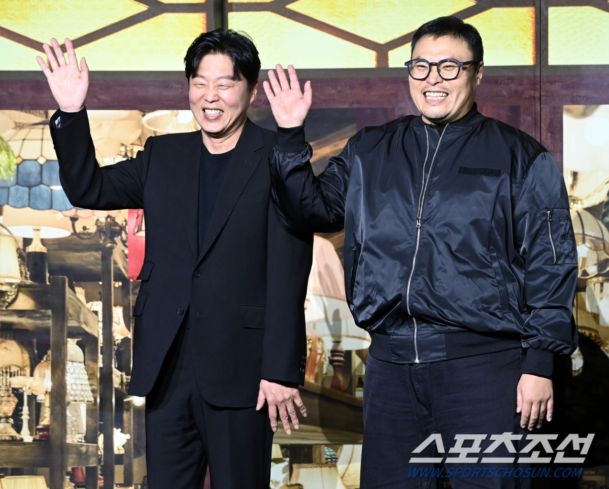 [포토] 김희원 감독-강풀 작가, '조명가게'로 뭉쳤어요