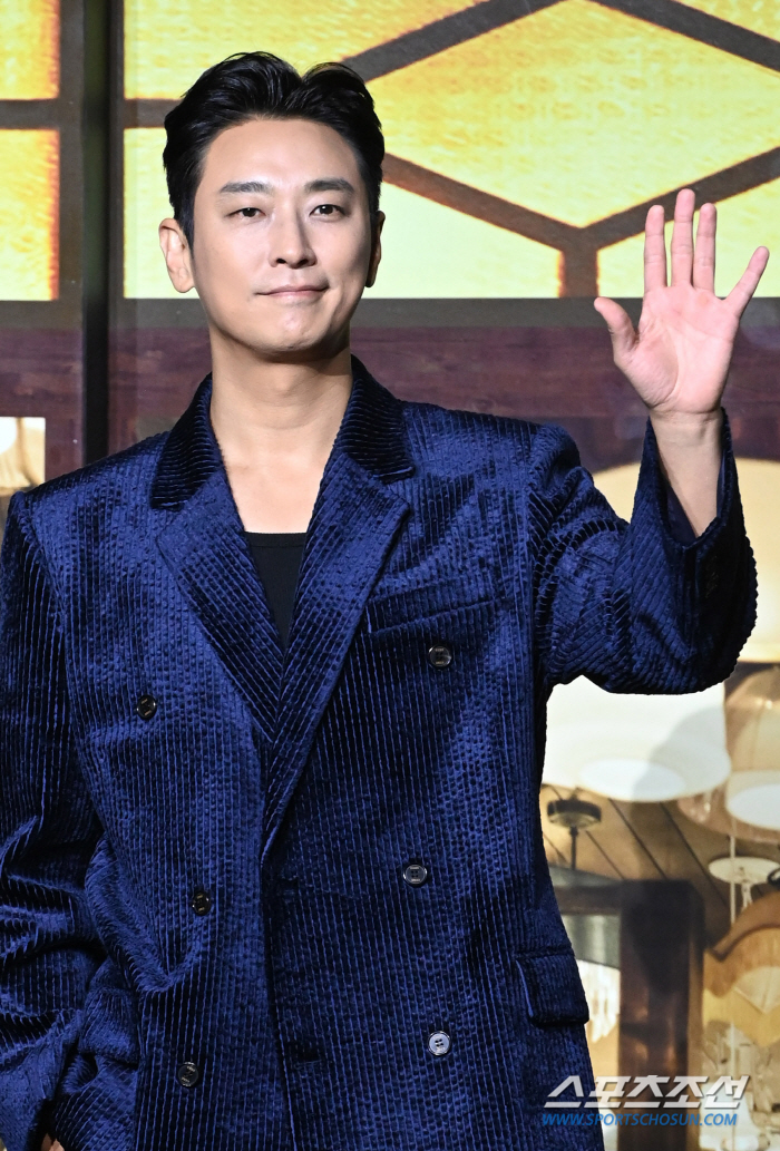 [포토] 주지훈, 손인사도 멋짐!