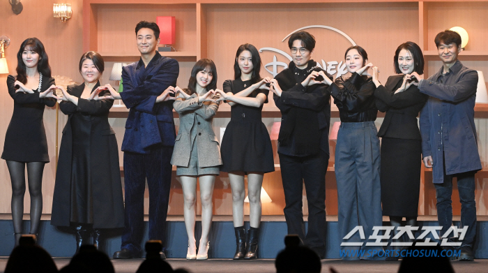 [포토] '조명가게'의 주역들, 다 함께 하트
