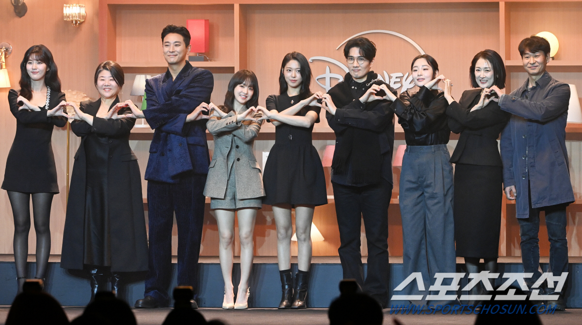 [포토] '조명가게'의 주역들, 다 함께 하트