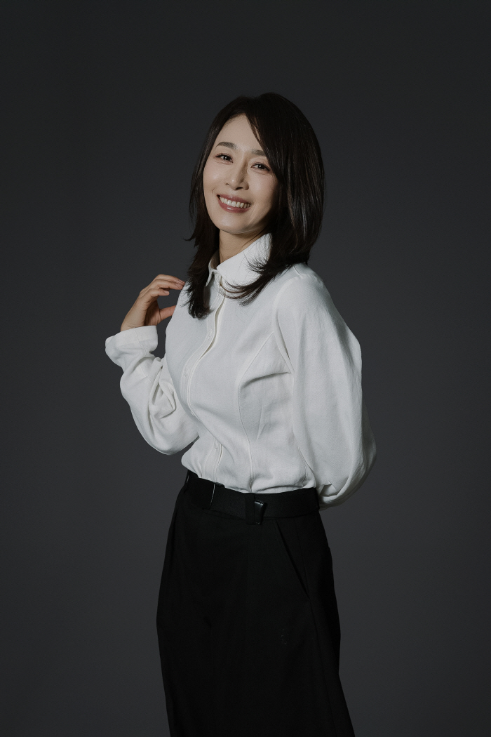[인터뷰③] '원정빌라' 문정희 "김혜수=롤모델, 연극 응원→꽃다발 선물…