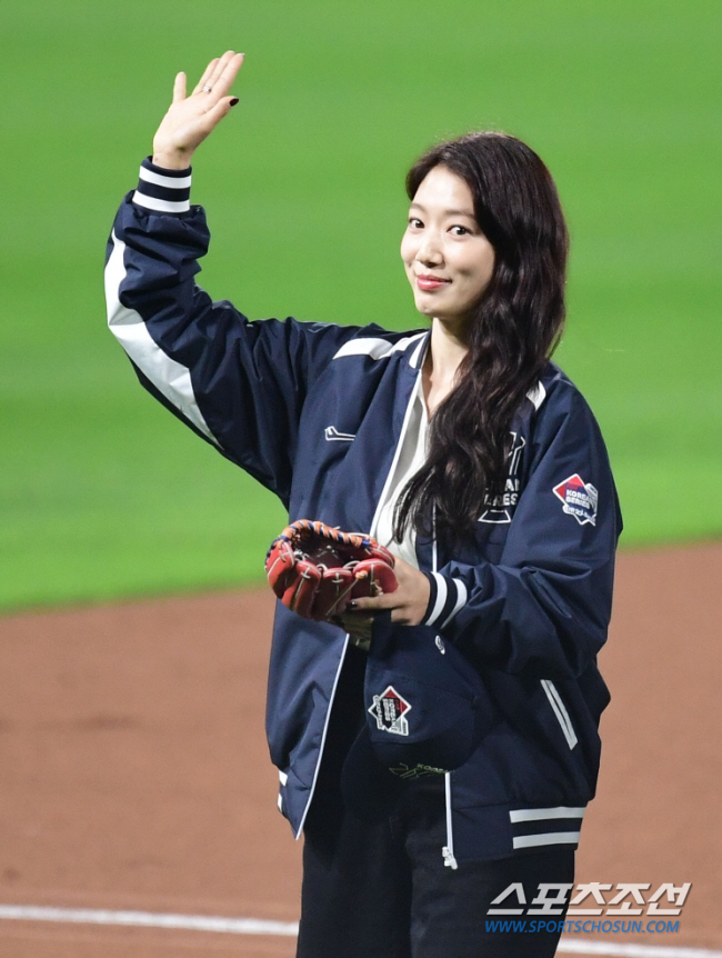[공식] '지옥에서 온 판사' 흥행시킨 박신혜, 차기작 '체어타임'으로 …